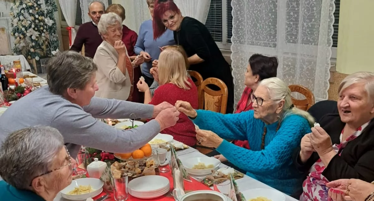 Zdjęcie ze spotkania wigilijnego dla seniorów we Wrońsku 2025 / fot.: archiwum prywatne