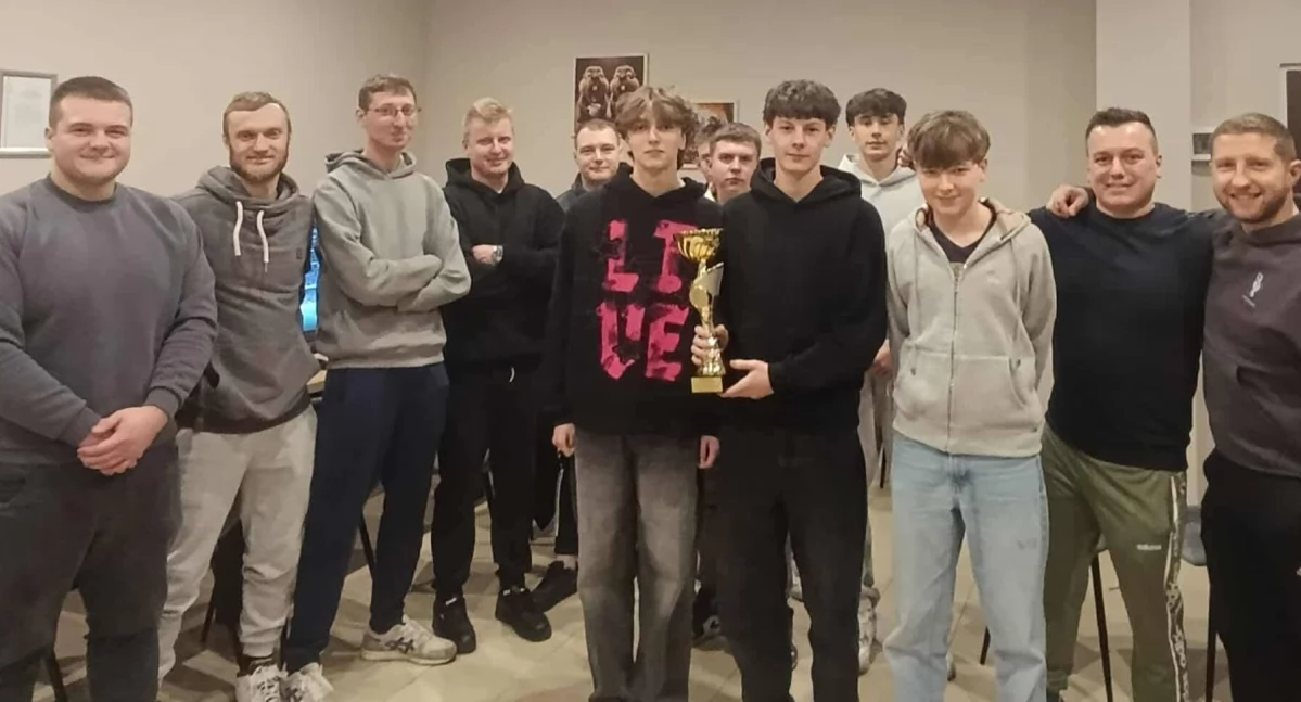 Na zdjęciu uczestnicy e-sportowej rywalizacji w Chorzynie/fot. Mateusz Rogala (wszystkie)