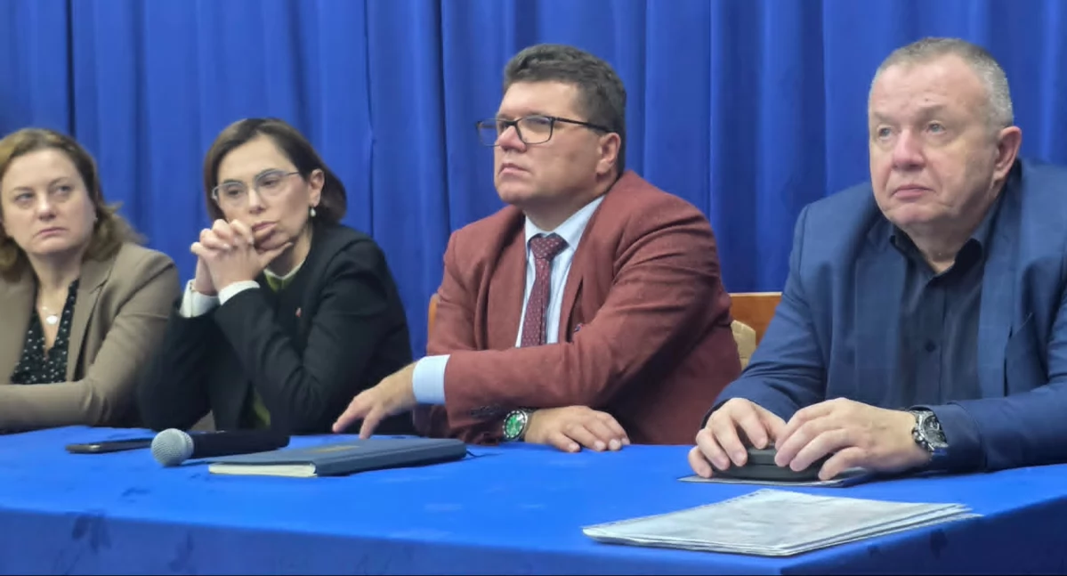 Zdjęcie ze spotkania burmistrza Pawła Okrasy z mieszkańcami Sieńca w sprawie likwidacji szkoły  / fot.: Sławomir Rajch
