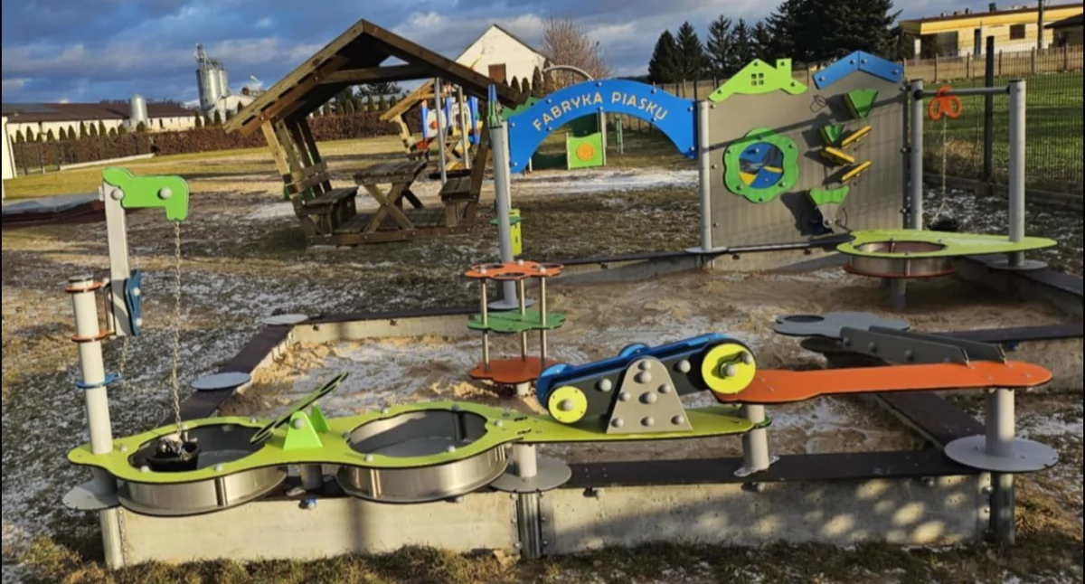 Na zdjęciu zmodernizowany aktywny plac zabaw przy gminnym żłobku w Sulmierzycach / fot.: archiwum UG Sulmierzyce