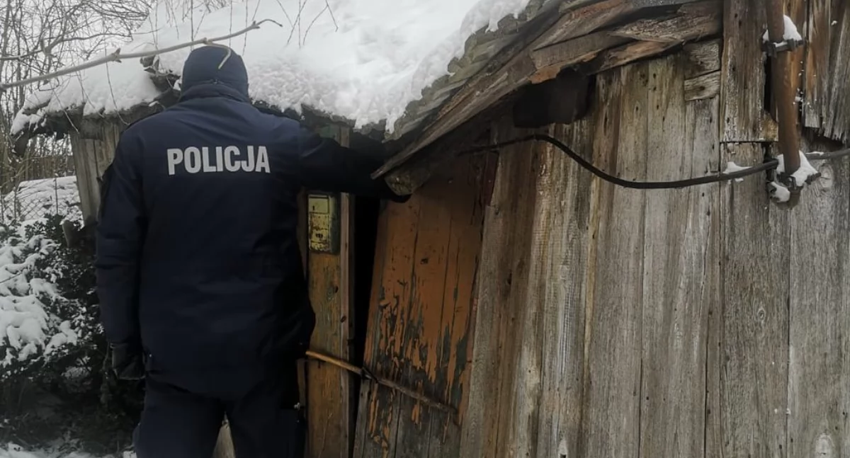 Na zdjęciu fragment kontroli jednego z pustostanów / Fot. KPP Wieluń