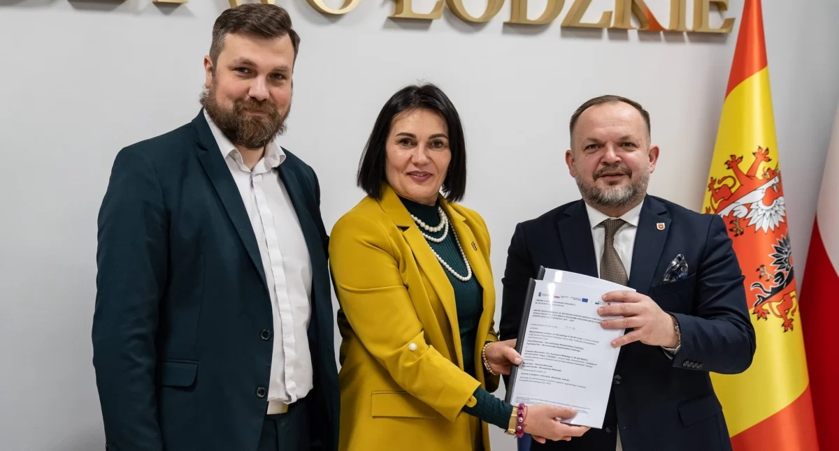 Zdjęcie z uroczystego podpisania umów na dofinansowanie kształcenia ogólnego / fot.: archiwum UMWŁ w Łodzi