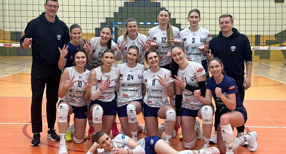 Na zdjęciu siatkarki Klubu Sportowego Pajęczno, z jedenastą ligową wygraną z rzędu/fot. Klub Sportowy Pajęczno 