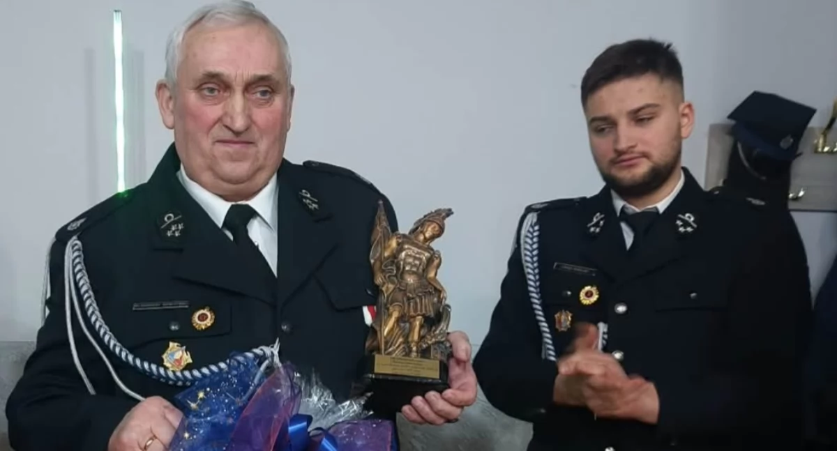 Na zdjęciu od lewej ustępujący prezes jednostki Ochotniczej Straży Pożarnej w Stawie, Włodzimierz Niemczyński/fot. Patryk Misiak (wszystkie)