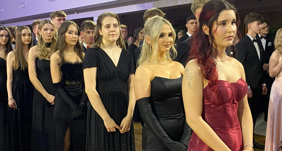 Zdjęcie ze studniówki I Liceum Ogólnokształcącego im. Tadeusza Kościuszki w Wieluniu/ fot.: Iwona Domagała