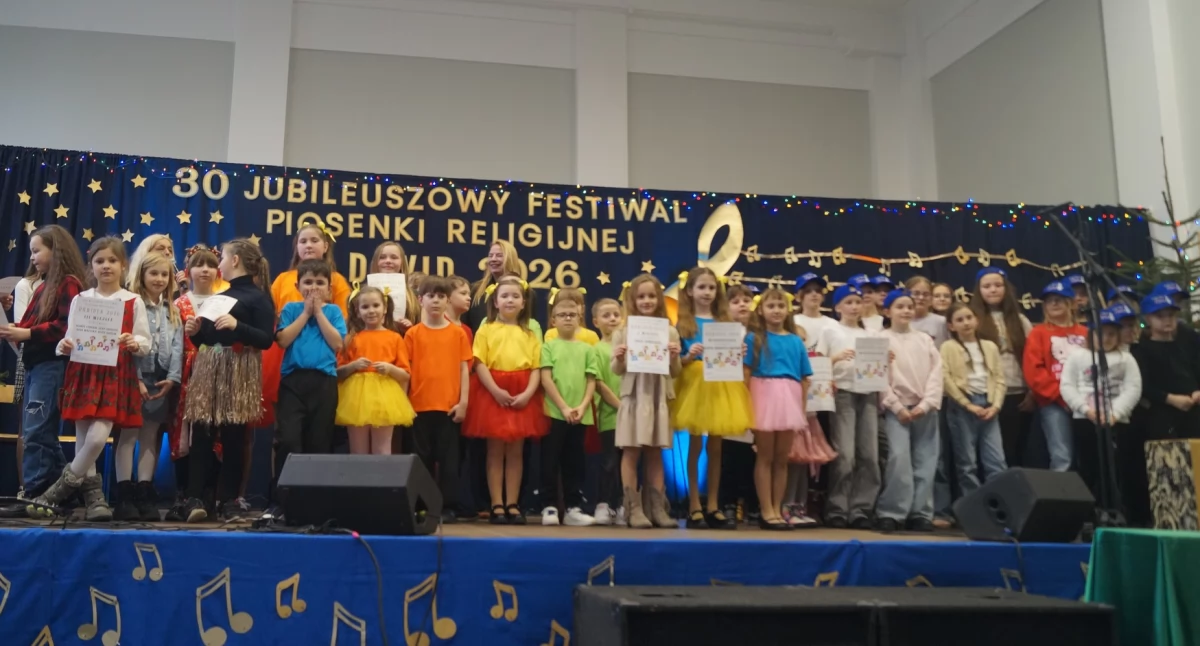 Zdjęcie z 30. Jubileuszowego Festiwalu Piosenki Religijnej w Wieluniu/fot.: Katolickie Liceum Ogólnokształcące i Technikum SPSK w Wieluniu
