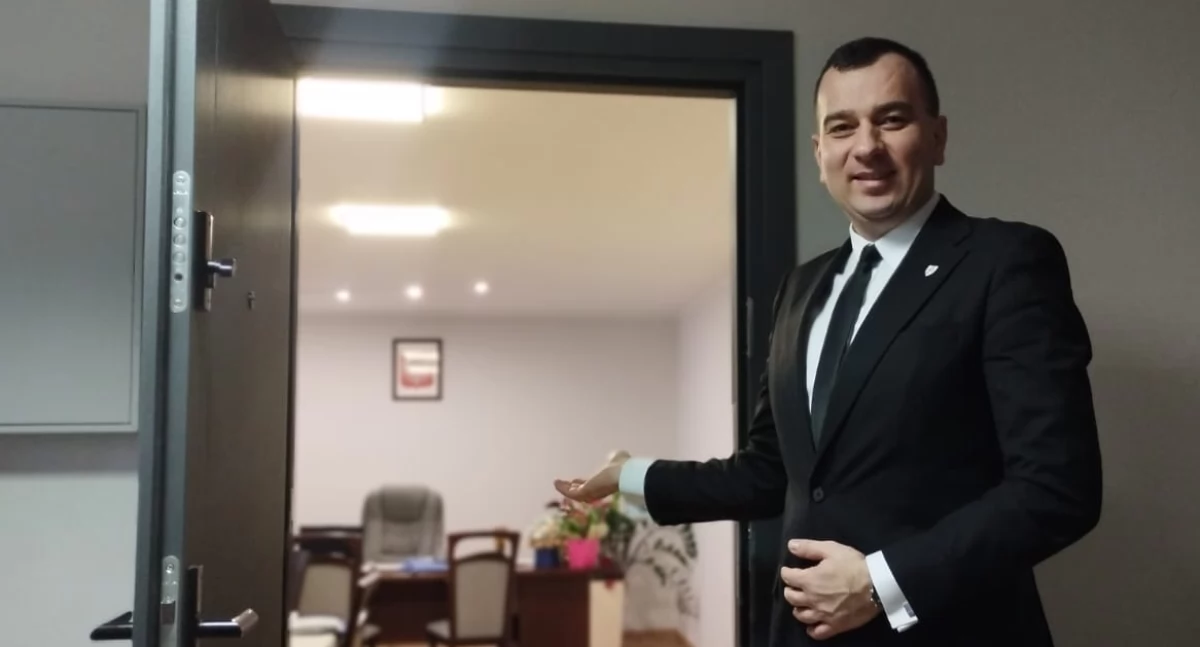 Na zdjęciu wójt gminy Siemkowice Kamil Ceglarek zaprasza do współpracy samorządy zainteresowane tworzeniem żłobków i klubów dziecięcych na terenie swoich gmin / fot.: Joanna Major