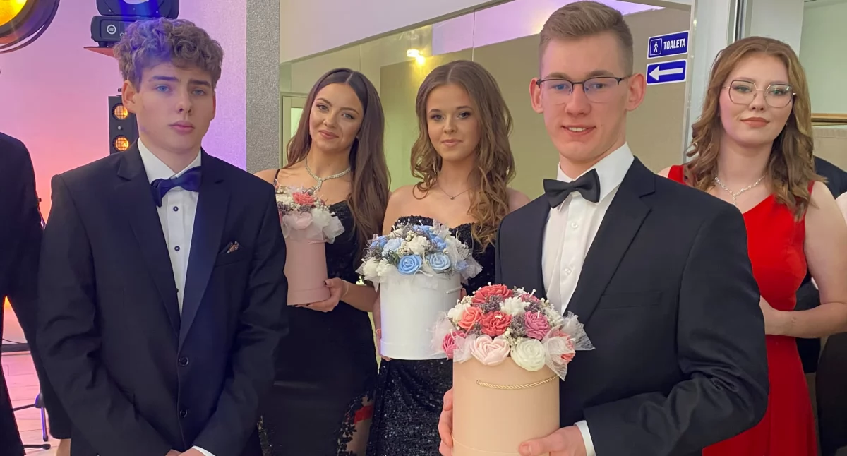 Zdjęcie ze studniówki Zespołu Szkół w Pajęcznie/fot.: Iwona Domagała
