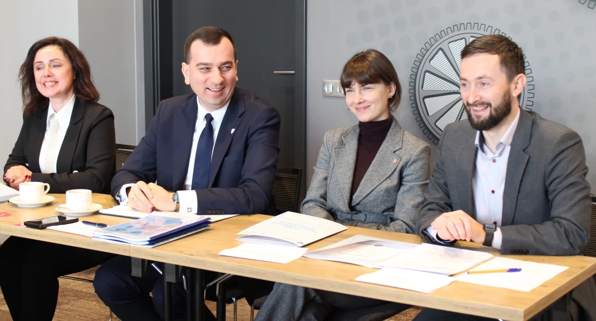 Zdjęcie ze spotkania wójta gminy Siemkowice Kamila Ceglarka z Piotrem Kopkiem, prezesem WFOŚiGW w Łodzi / fot.: archiwum UG Siemkowice
