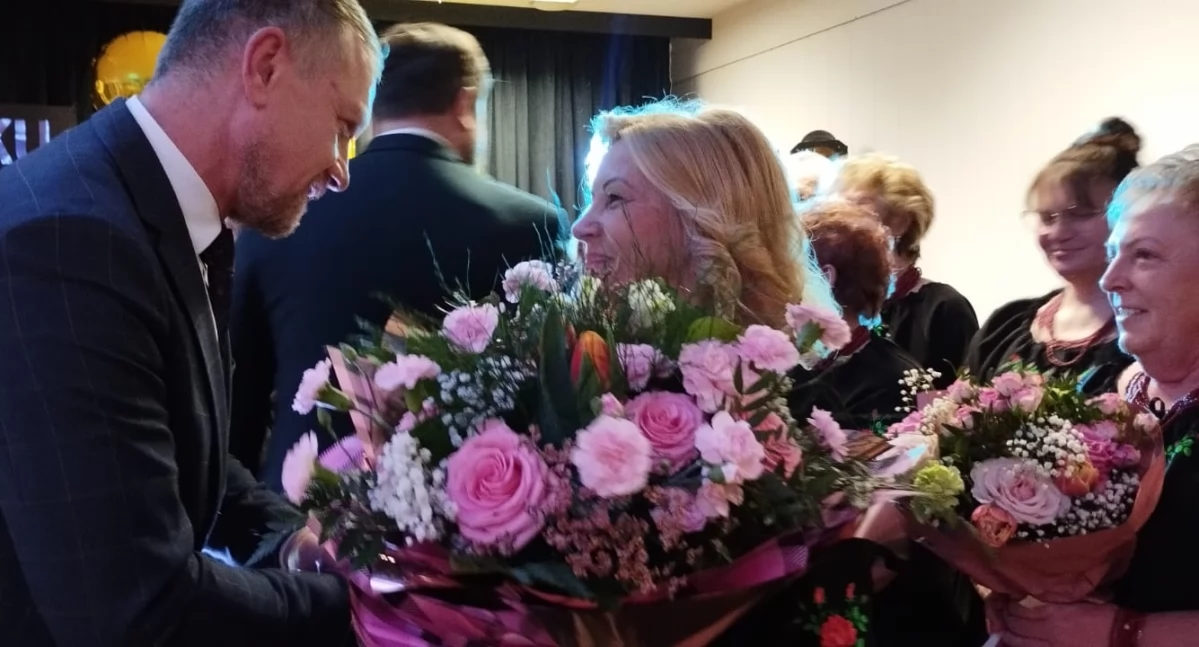 Na zdjęciu Stowarzyszenie Aktywni Razem w Czarnożyłach obchodzi 10-lecie. Biesiada przy pączku i faworku w tłusty czwartek / fot.: Joanna Major