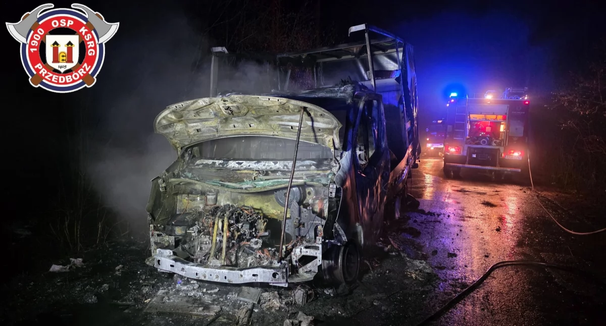 Na zdjęciu spalony pojazd / Fot. Facebook / OSP KSRG Przedbórz 