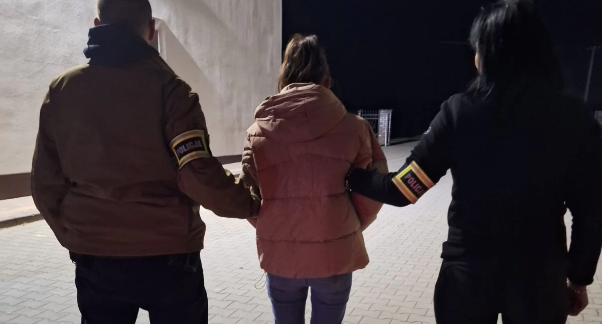 Na zdjęciu moment zatrzymania kobiety / Fot. KPP Łęczyca 