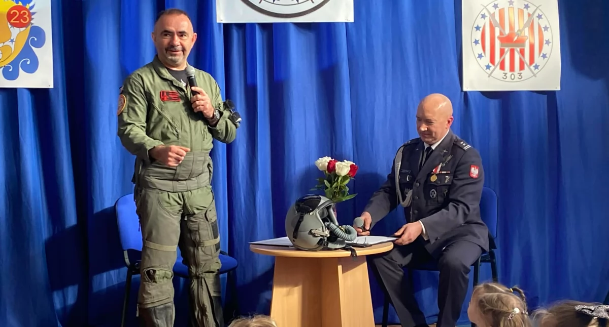 Na zdjęciu płk. pilot Adam Kalinowski oraz ppłk. Jacek Jarzyna/ fot.: Iwona Domagała