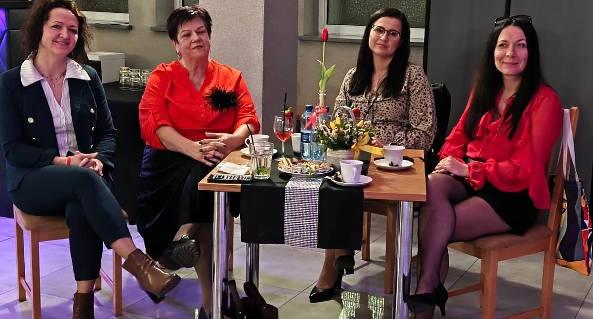 Zdjęcie z inspirującego spotkania z okazji Dnia Kobiet w Domu Kultury w Ożarowie/fot.: Iwona Domagała