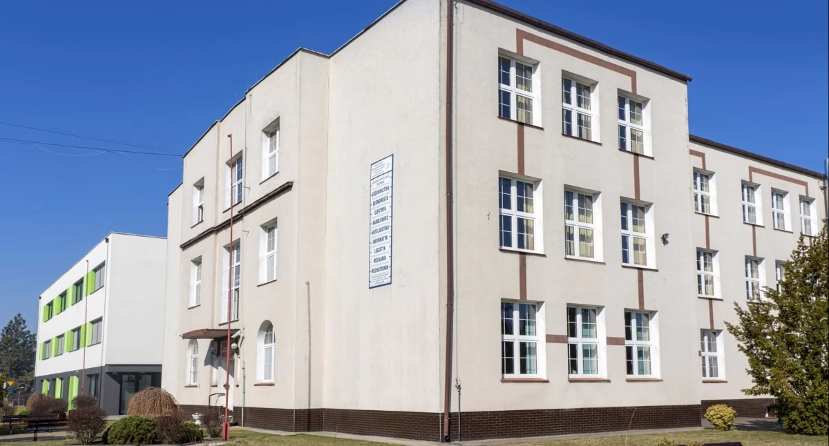 Na zdjęciu budynek szkoły w Wieruszowie/fot.: Zespół Szkół Ponadpodstawowych w Wieruszowie
