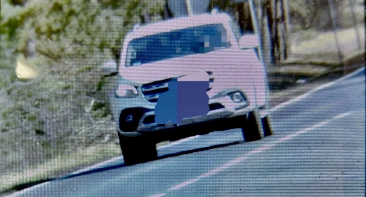 Na zdjęciu Mercedes, którym poruszał się 19-latek / Fot. KPP Radomsko 