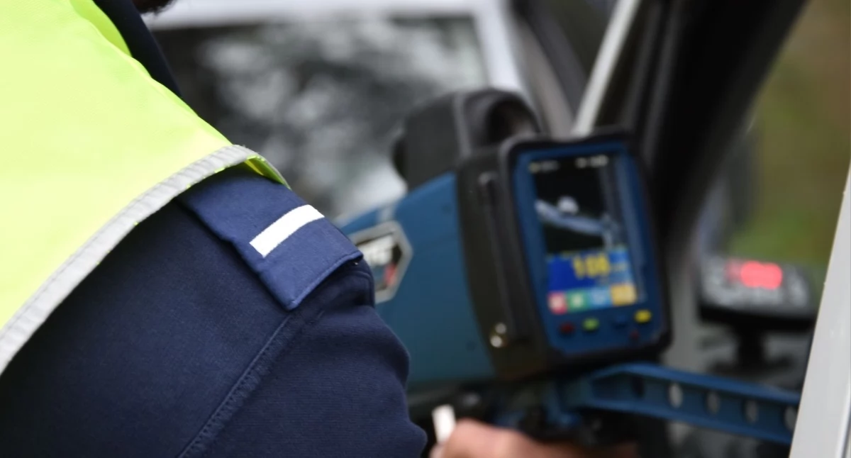 służby w akcji, Słony mandat utrata prawa jazdy latka Jechał - zdjęcie, fotografia