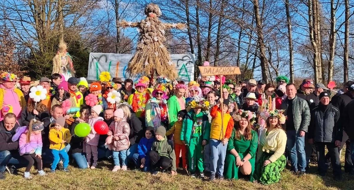 Zdjęcie z Międzysołeckiego Przywitania Wiosny przez mieszkańców Dalachowa oraz Kałuż/fot.: Iwona Domagała