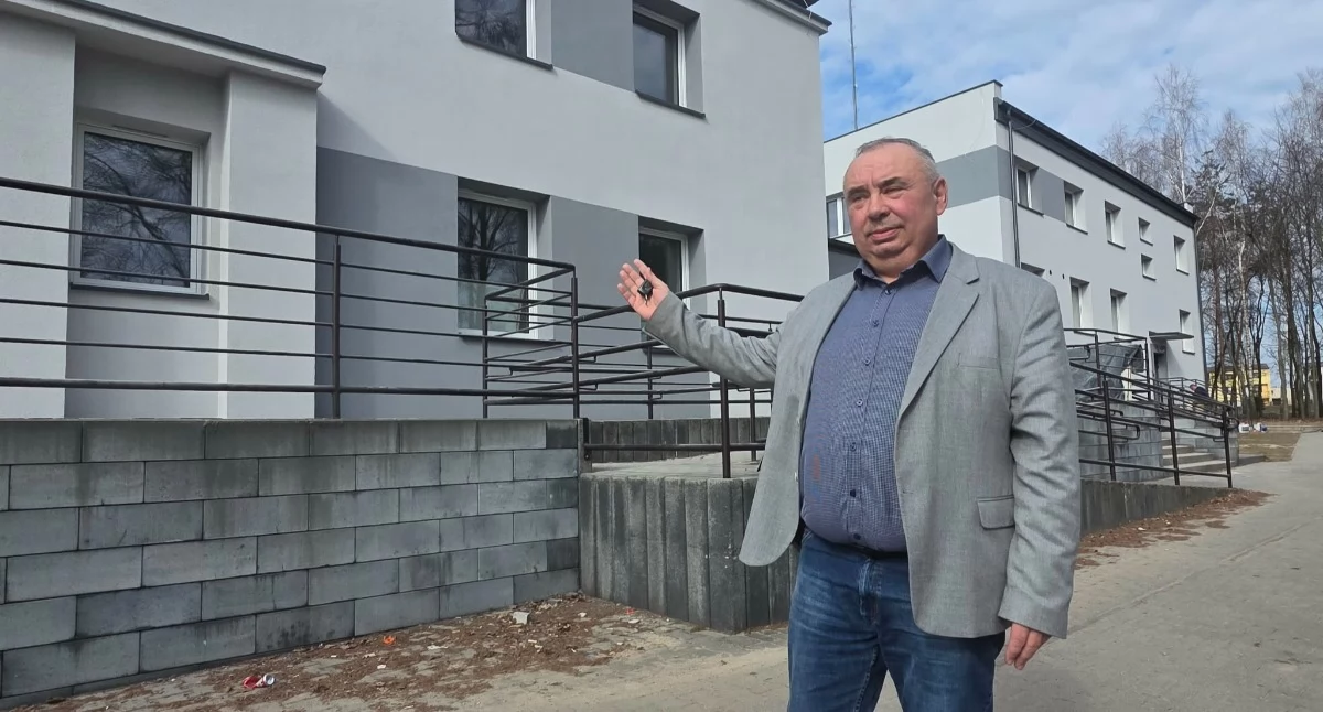 Na zdjęciu ośrodek zdrowia i mieszkania komunalne w Konopnicy po generalnym remoncie / fot.: Sławomir Rajch