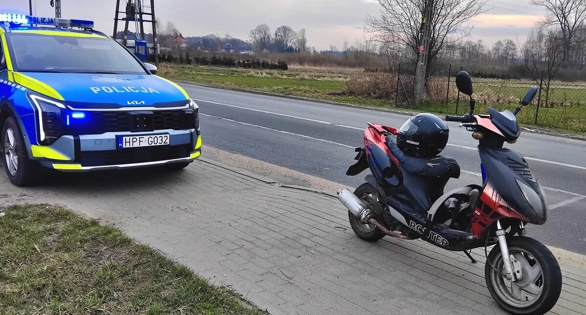 służby w akcji, Jechał skuterem prawa jazdy przeglądu Nastolatek ukarany! - zdjęcie, fotografia