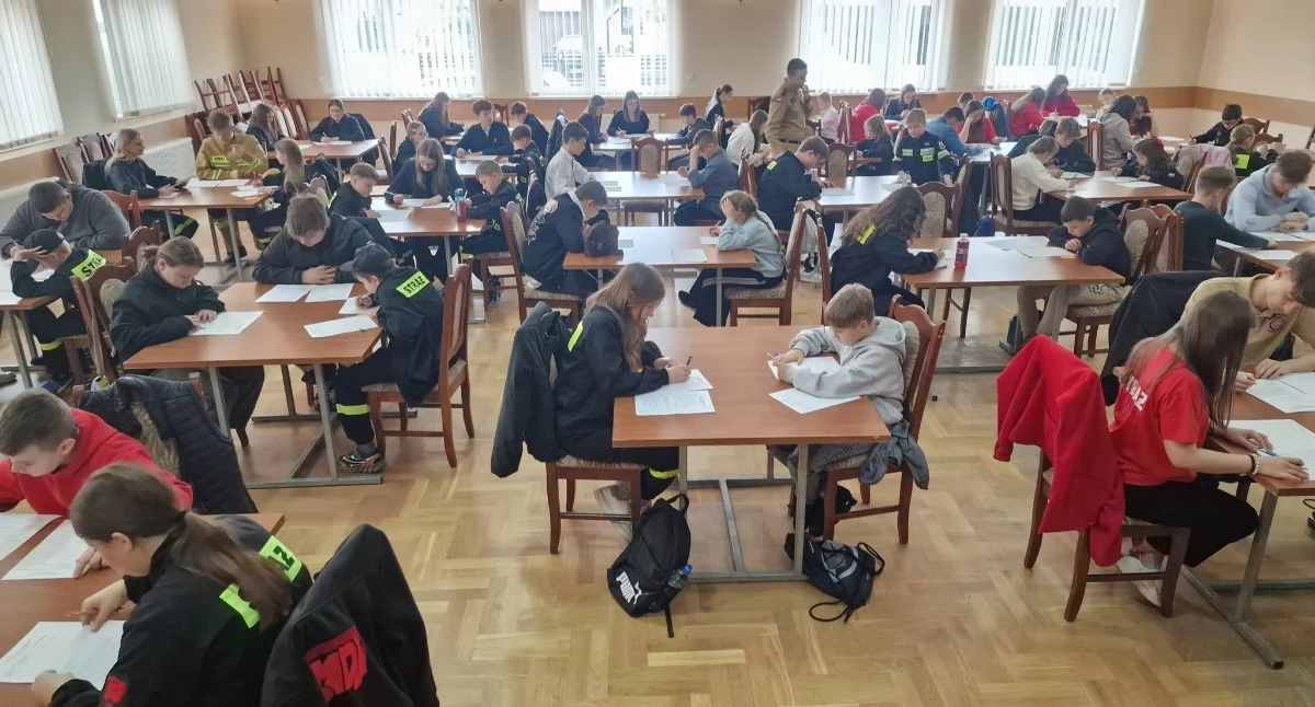 Na zdjęciu uczestnicy powiatowych zmagań w Ogólnopolskim Turnieju Wiedzy Pożarniczej / Fot. Facebook / KP PSP Wieruszów