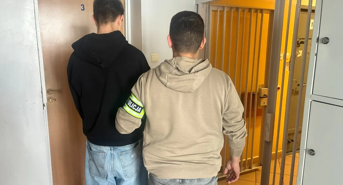 Zdjęcie z zatrzymania 20-latka, który działał metodą 