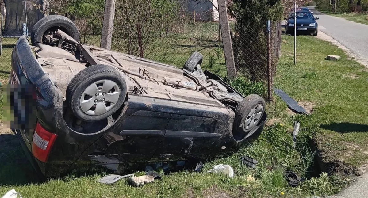 Zdjęcie pokazuje samochody po zderzeniu w Strzyżewicach /fot.: KPP w Bełchatowie