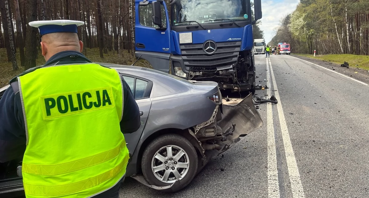 Na zdjęciu miejsce wypadku na drodze krajowej nr 74 / Fot. KPP Bełchatów