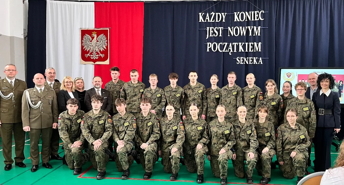 Zdjęcie pokazuje zakończenie roku maturzystów 2026 w II LO w Wieluniu /fot.: Adam Adrjanek