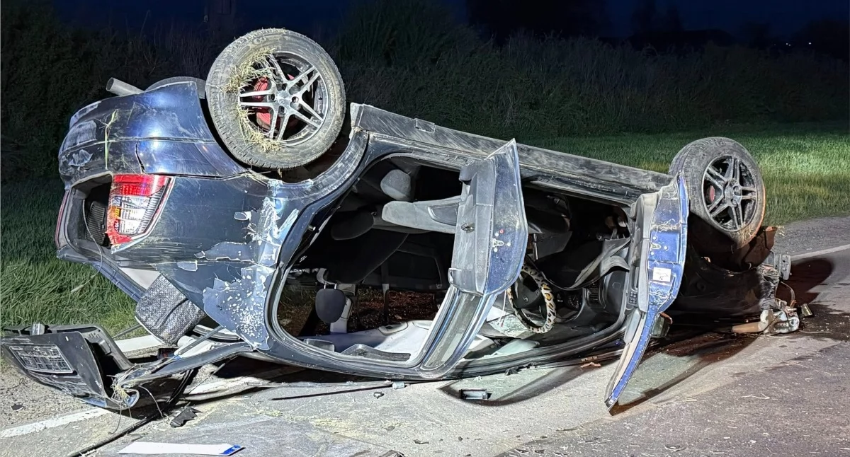Na zdjęciu wypadek w m. Bartochów, gm. Warta, pow. sieradzki / fot.: OSP KSRG Warta