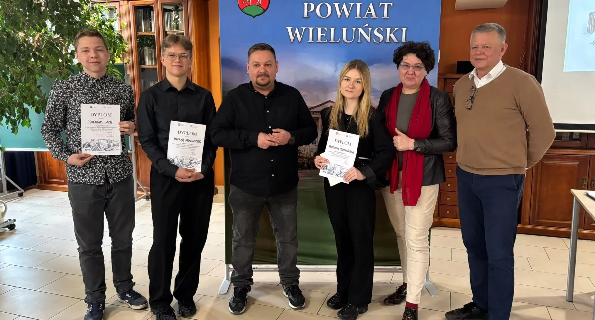 Na zdjęciu laureaci XIX edycji konkursu / Fot. Facebook / Zespół Szkół nr 2 im. Jana Długosza w Wieluniu