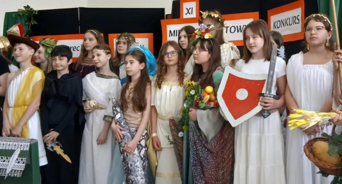 Zdjęcie z XI Międzypowiatowego Konkursu Mitologicznego w Warcie/fot.: Publiczna Szkoła Podstawowa w Wydrzynie