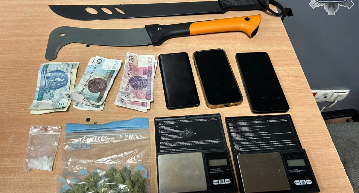 Na zdjęciu przedmioty znalezione w środku auta, którym podróżował 27-latek / Fot. KMP Łódź