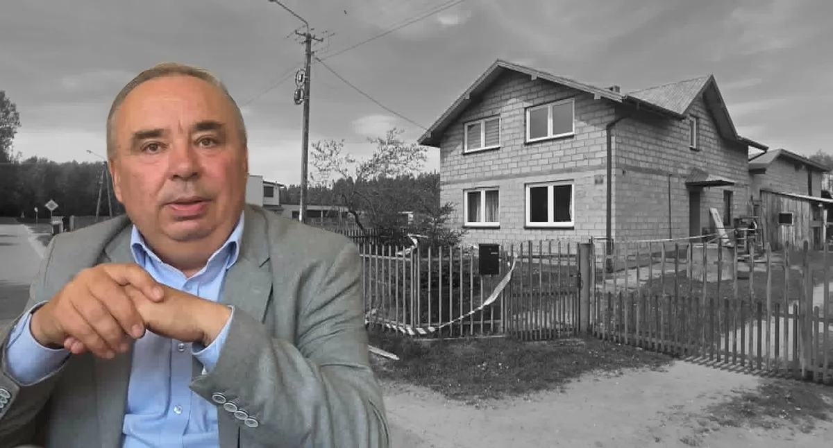 Na zdjęciu wójt gminy Konopnica Jacek Kurowski na tle domu, w którym doszło do tragedii / fot.: Sławomir Rajch