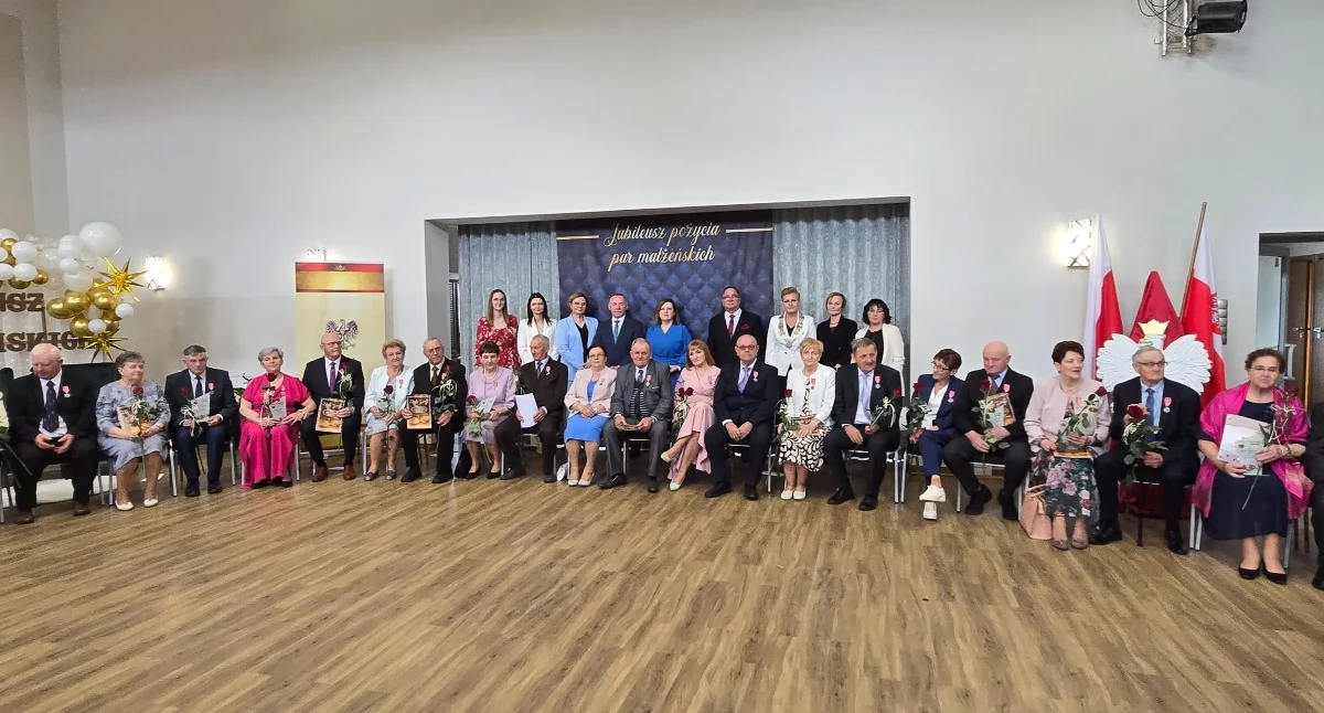 Na zdjęciu pary, które świętowały piękne jubileusze małżeńskie / Fot. Facebook / Gmina Czastary