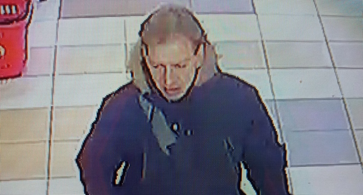 poszukiwani i zaginieni, Kradzież markecie Policja publikuje wizerunek mężczyzny - zdjęcie, fotografia
