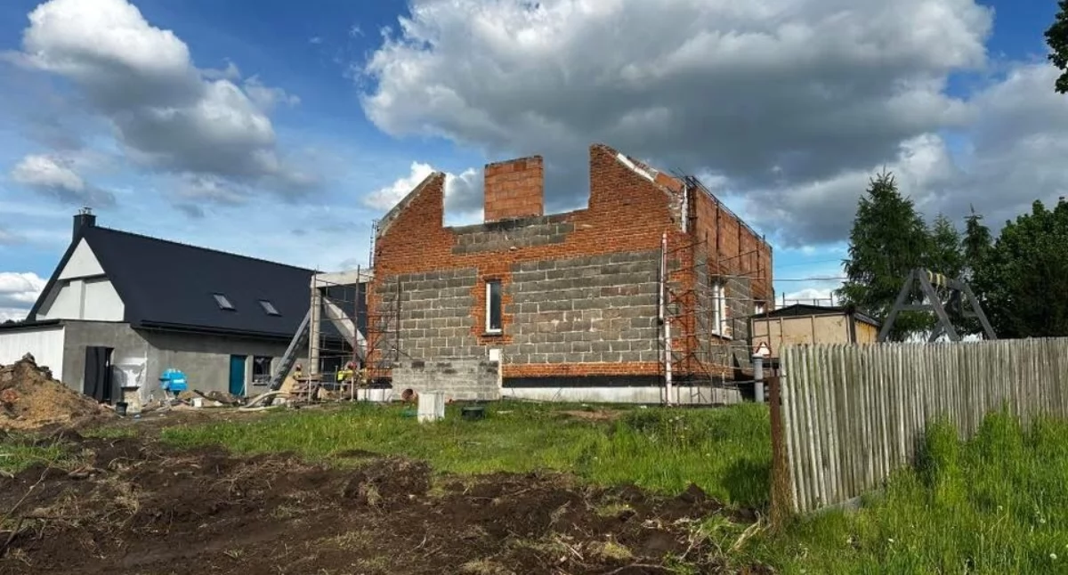Zdjęcie pokazuje akcję ratowniczą w Miechowej. / fot.: KPP w Kluczborku