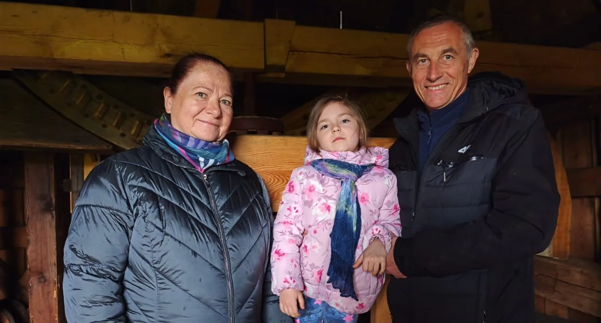 Na zdjęciu zwiedzający zabytkowy wiatrak w Kocilewie k. Ożarowa podczas Nocy Muzeów 2026 / fot.: Joanna Major