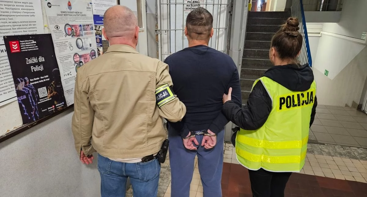 Na zdjęciu zatrzymanie podpalacza recydywisty po pożarze w m. Bieniec / fot.: KPP Wieluń