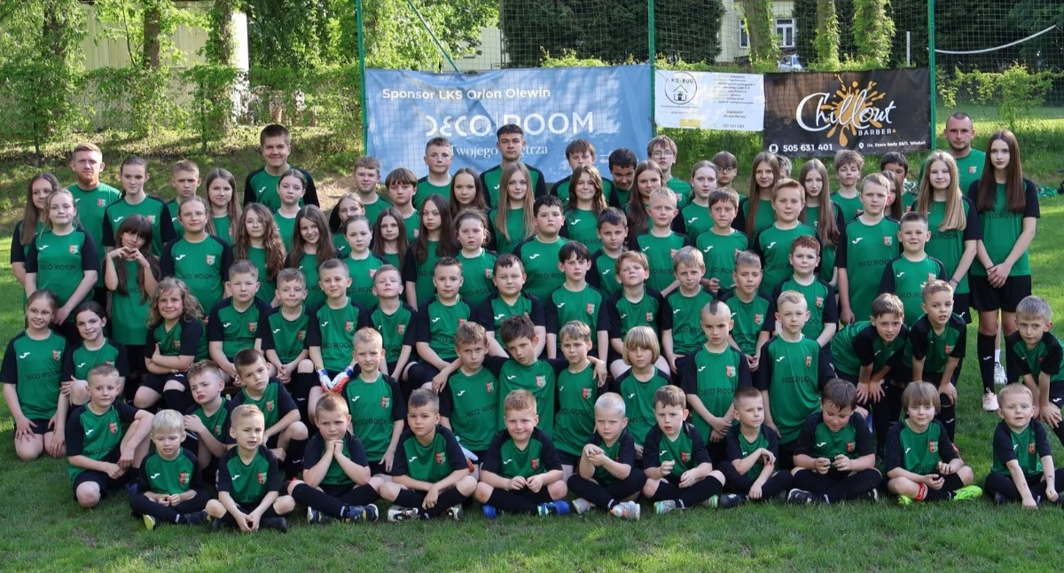 Zdjęcie pokazuje nowe drużyny w LKS ORION Olewin. / fot.: LKS ORION Olewin