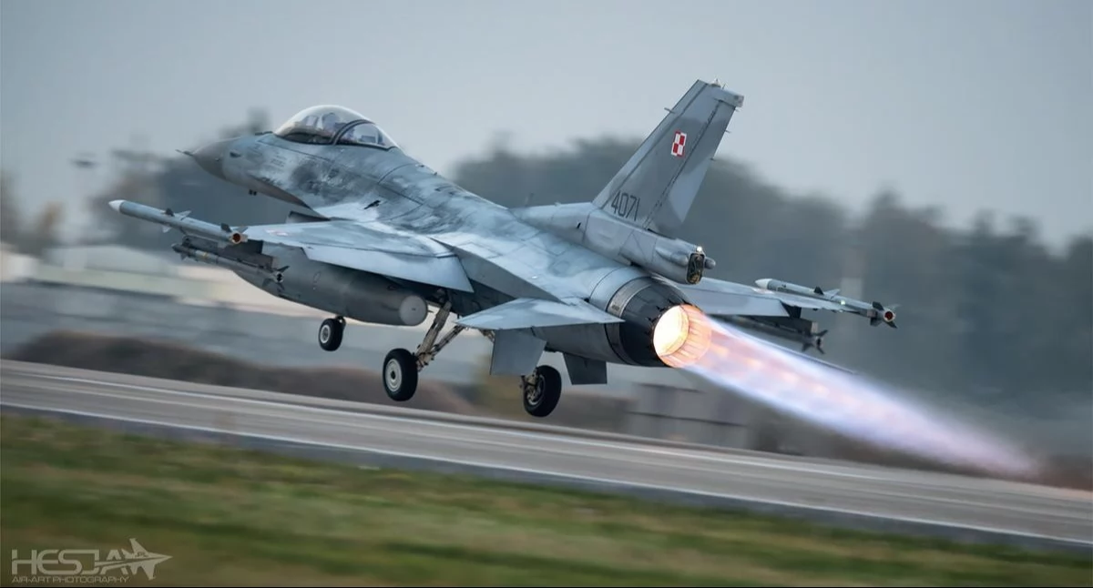 F-16 W OBIEKTYWIE SŁAWKA HESJI KRAJNIEWSKIEGO / 32 Baza Lotnictwa Taktycznego