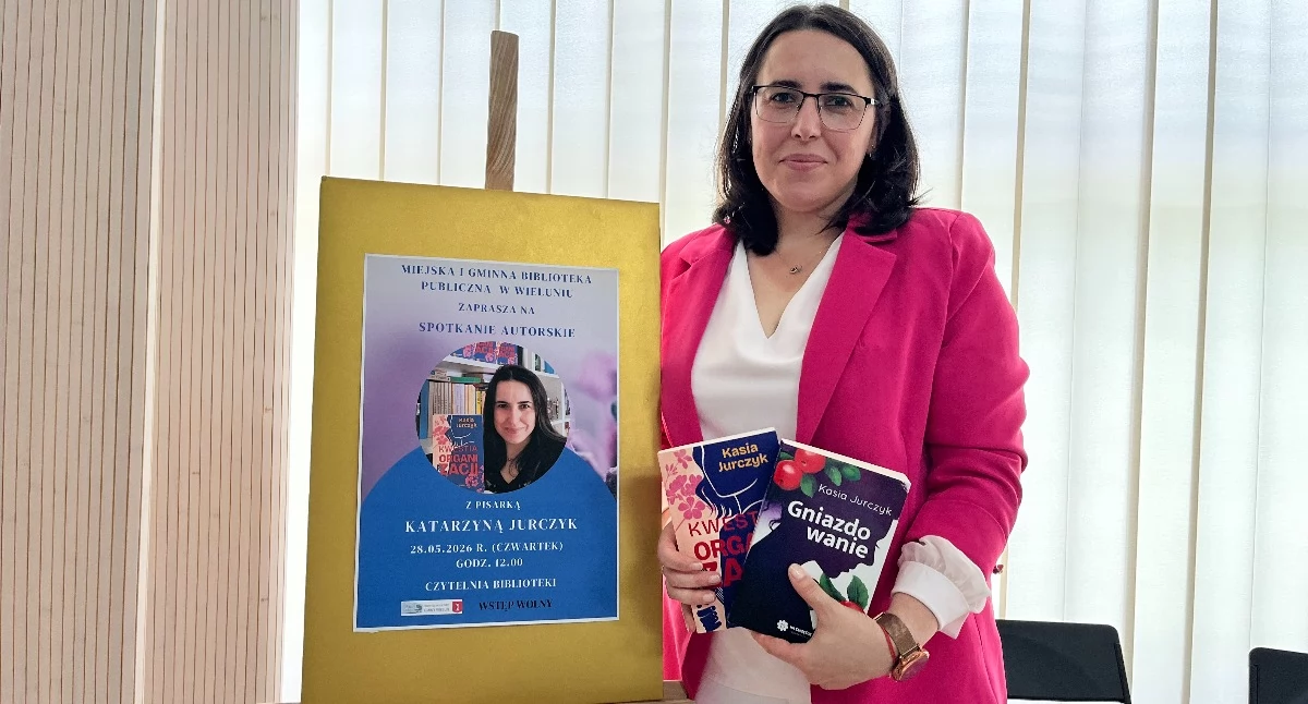 Zdjęcie pokazuje spotkanie autorskie w bibliotece. / Fot.: Adam Adrjanek