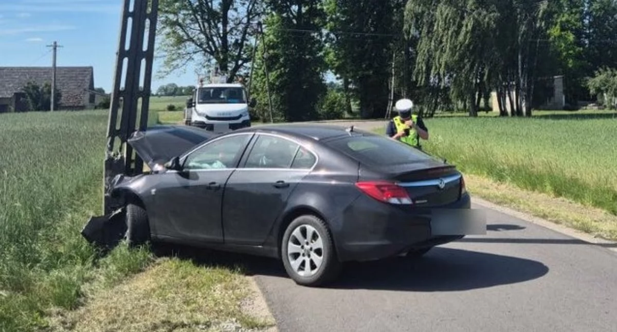 Na zdjęciu Opel, którym poruszał się 34-latek / Fot. KPP Wieruszów 