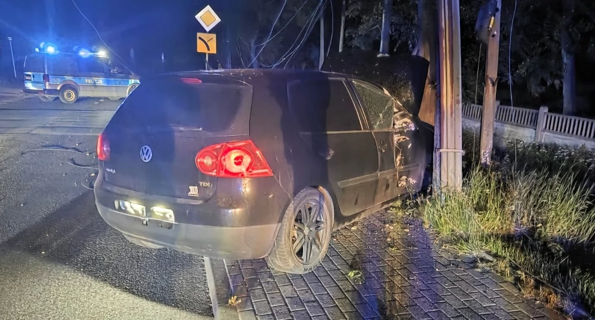 Zdjęcie z wypadku 18-letniego kierowcy VW Golfa. / Fot.: KPP w Zduńskiej Woli