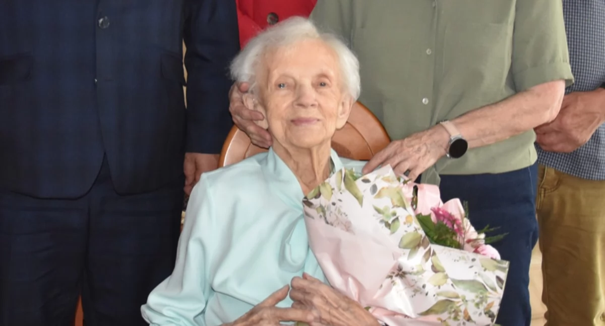 Na zdjęciu 102-letnia jubilatka Helena Jastrząbek z Szynkielowa/fot.: GCKiBP w Konopnicy