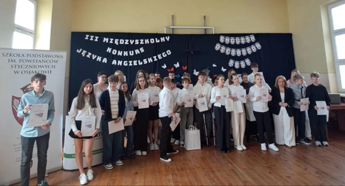 Na zdjęciu uczestnicy zmagań w konkursie z języka angielskiego w Osjakowie / Fot. Facebook / Szkoła Podstawowa im. Powstańców Styczniowych w Osjakowie