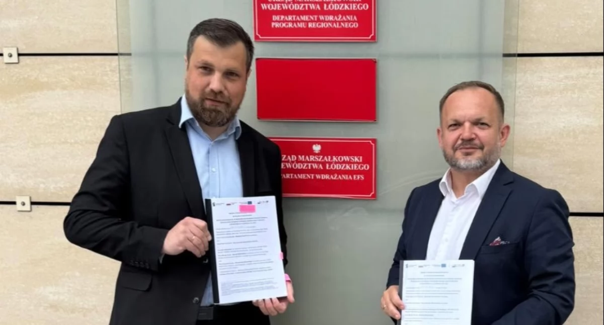 Na zdjęciu starosta powiatu wieluńskiego Maciej Bryś wraz z wicestarostą Krzysztofem Dziubą/fot.: Starostwo Powiatowe  