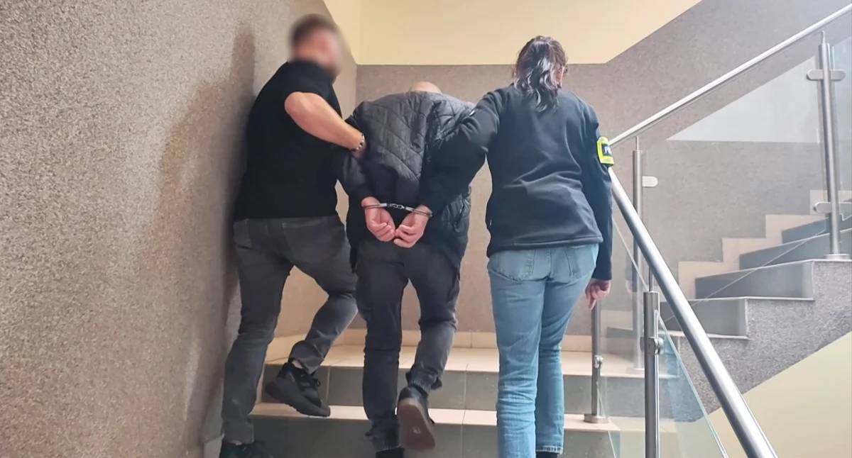 kryminalne, seniorkę twarzy pięściami Chciał ukraść torebkę! - zdjęcie, fotografia
