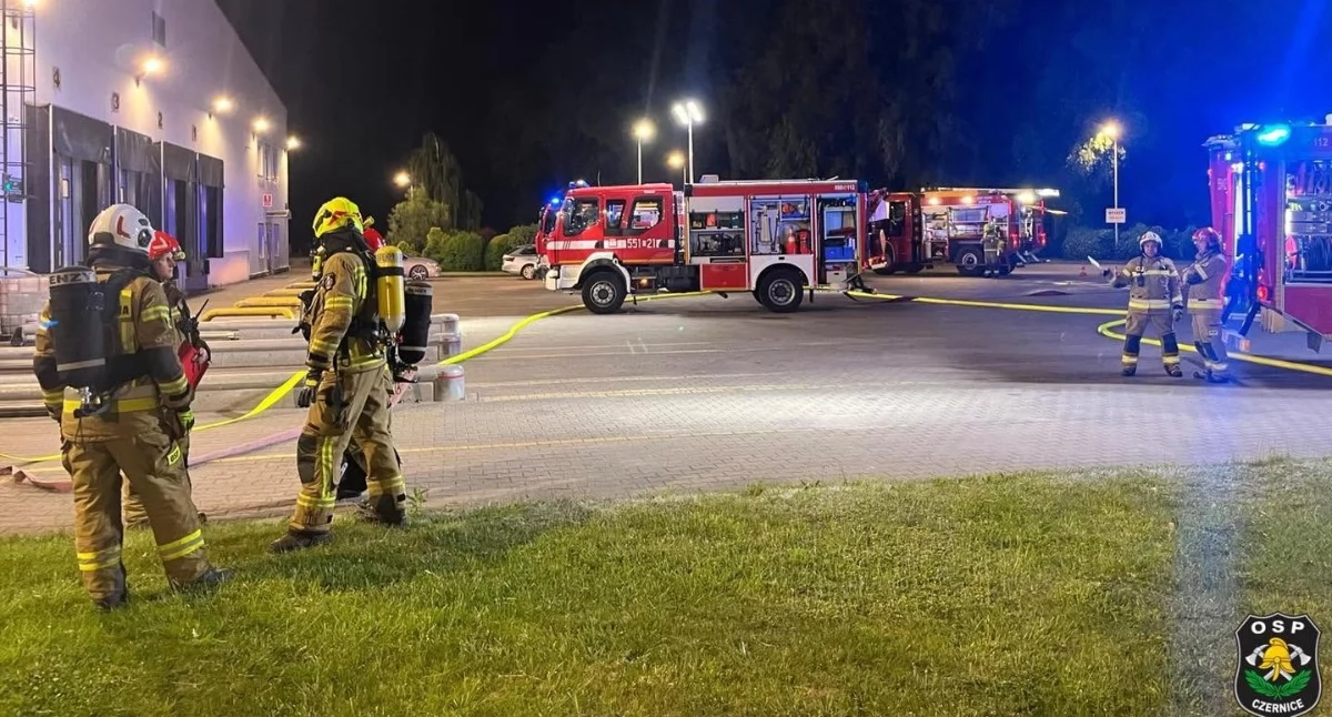 Na zdjęciu fragment ćwiczeń na terenie zakładu w Wieluniu / Fot. Facebook / OSP Czernice