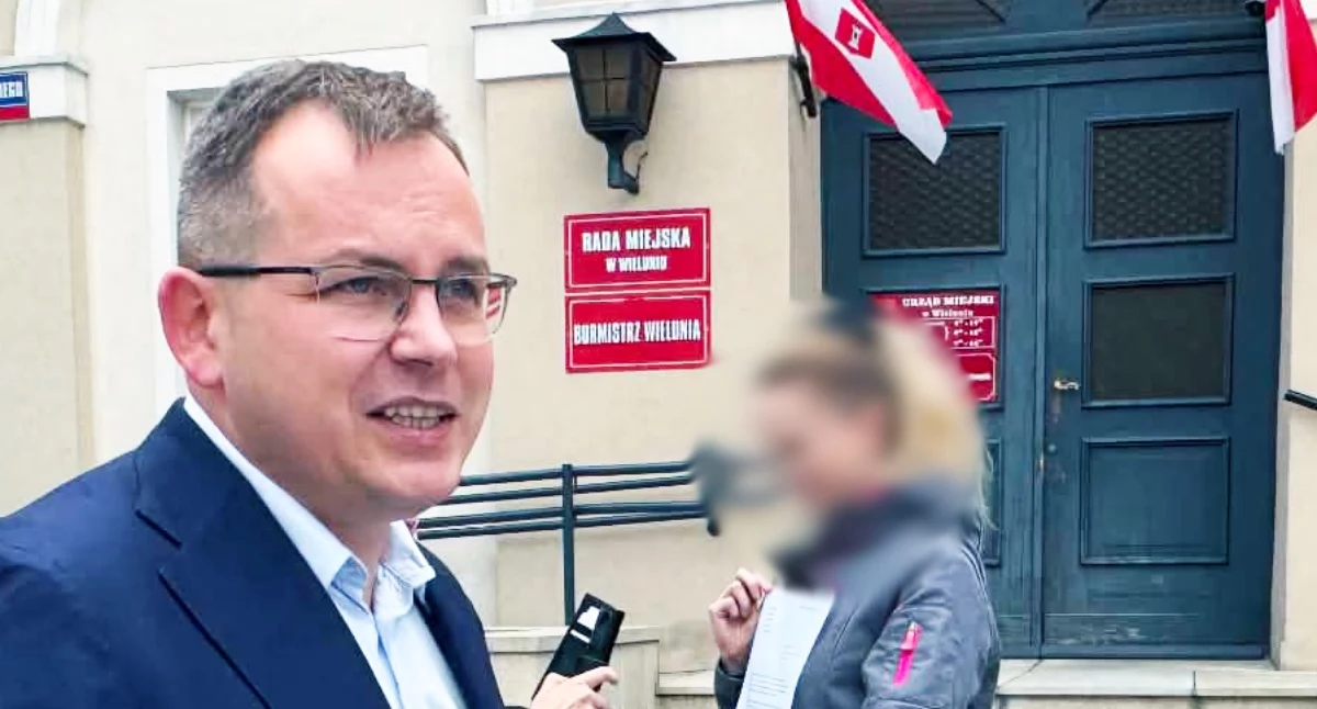 Poseł Paweł Rychlik zapukał dziś do gabinetu burmistrza Wielunia Pawła Okrasy z interwencją poselską / fot.: Sławomir Rajch